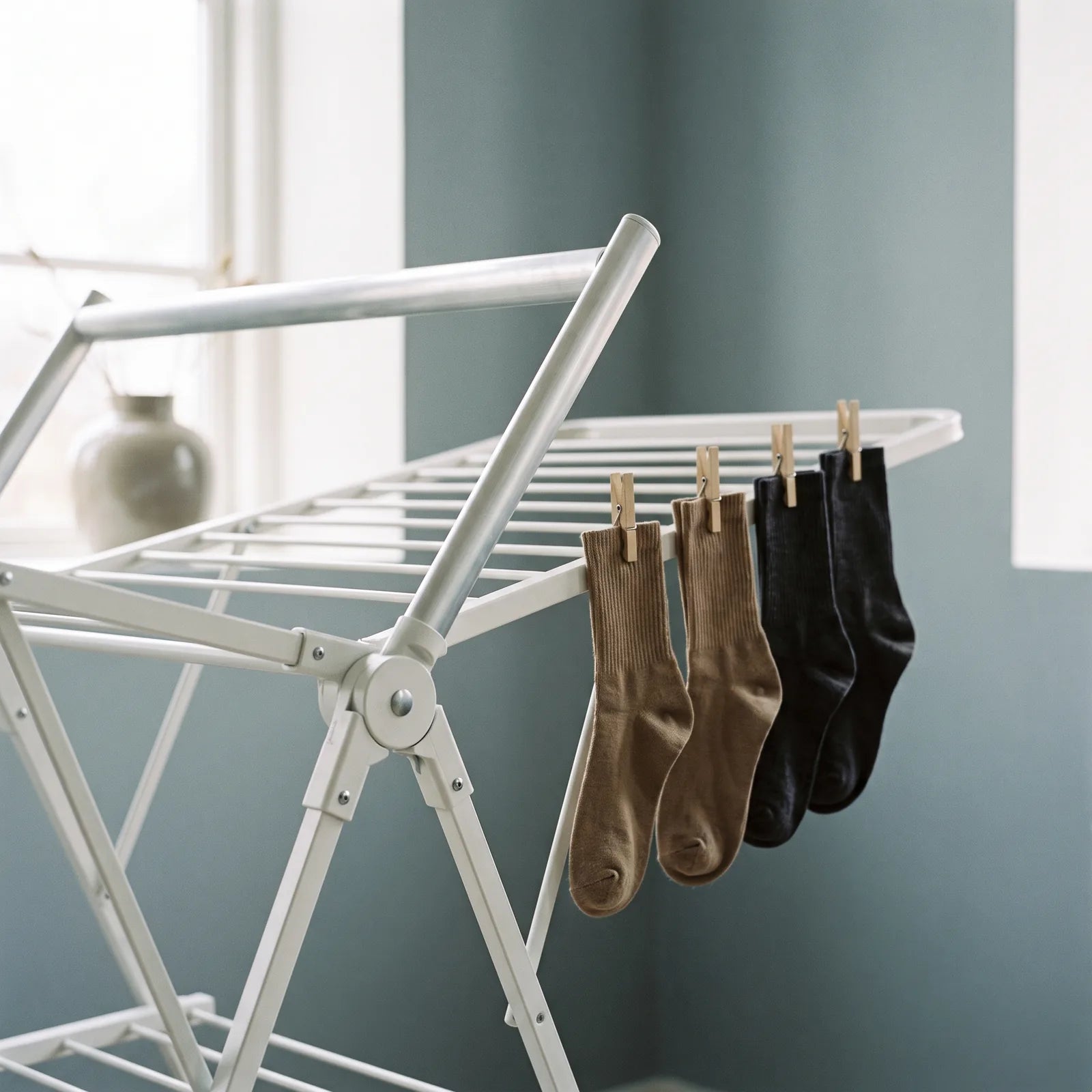 Stabile Stange, klappbares Scharnier und Socken an der Seite